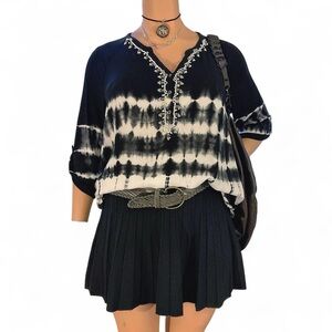 Boho Tie-Dye V-Neck Womens Top - Black & White